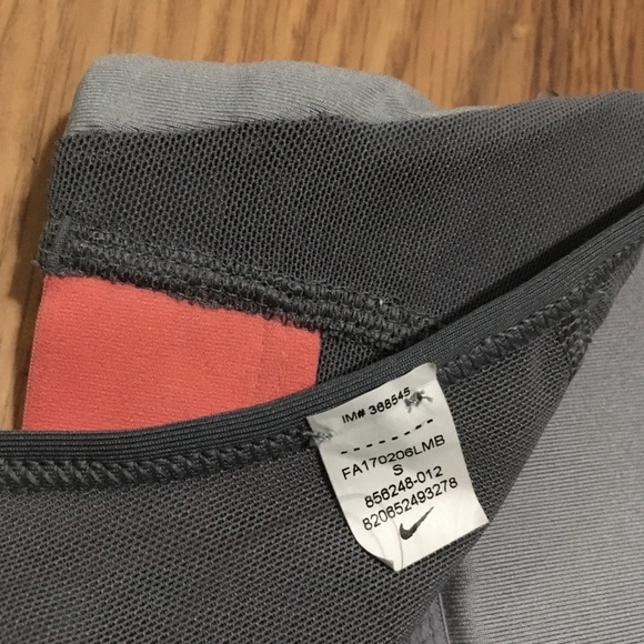 Nike sports bra grey breathable mesh cutout racerback size S - Picture 3 of 4